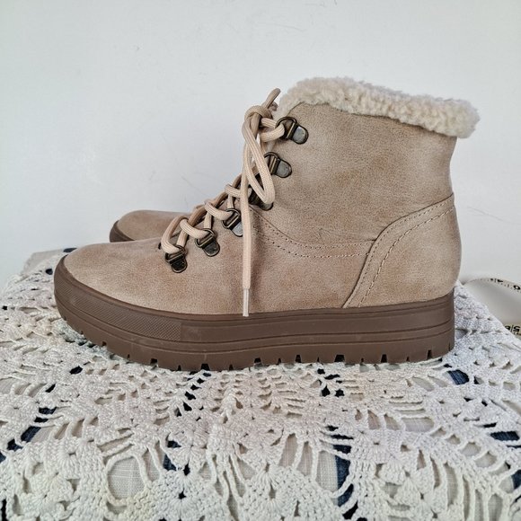 White Mountain Zion Lace-Up Hiking Boot with Faux Fur Size 8 - Picture 3 of 10